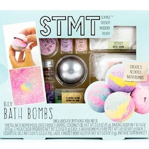 🆕️ NWT STMT DIY Bath Bombs!!